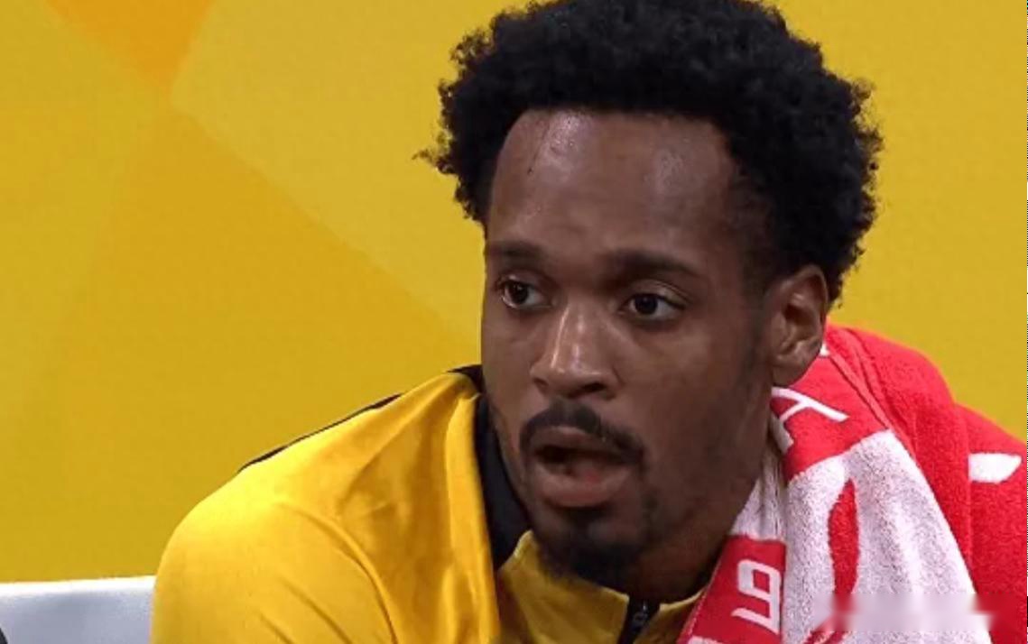 广厦半场大胜辽宁！布朗桑普森齐爆，辽宁多人打铁，进攻无爆点